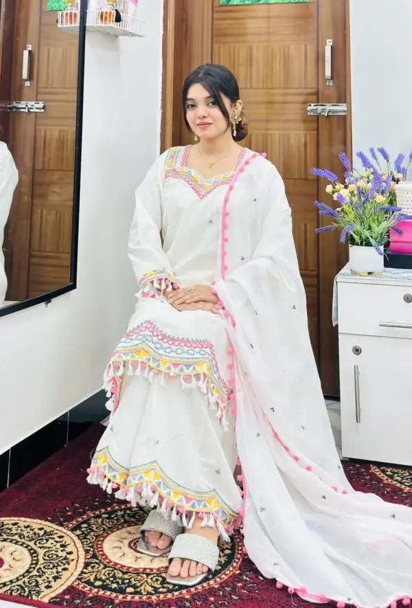 media_69edaa8fc9cc3 đ¤ Soft white beauty with elegant lace & embroidery touch.